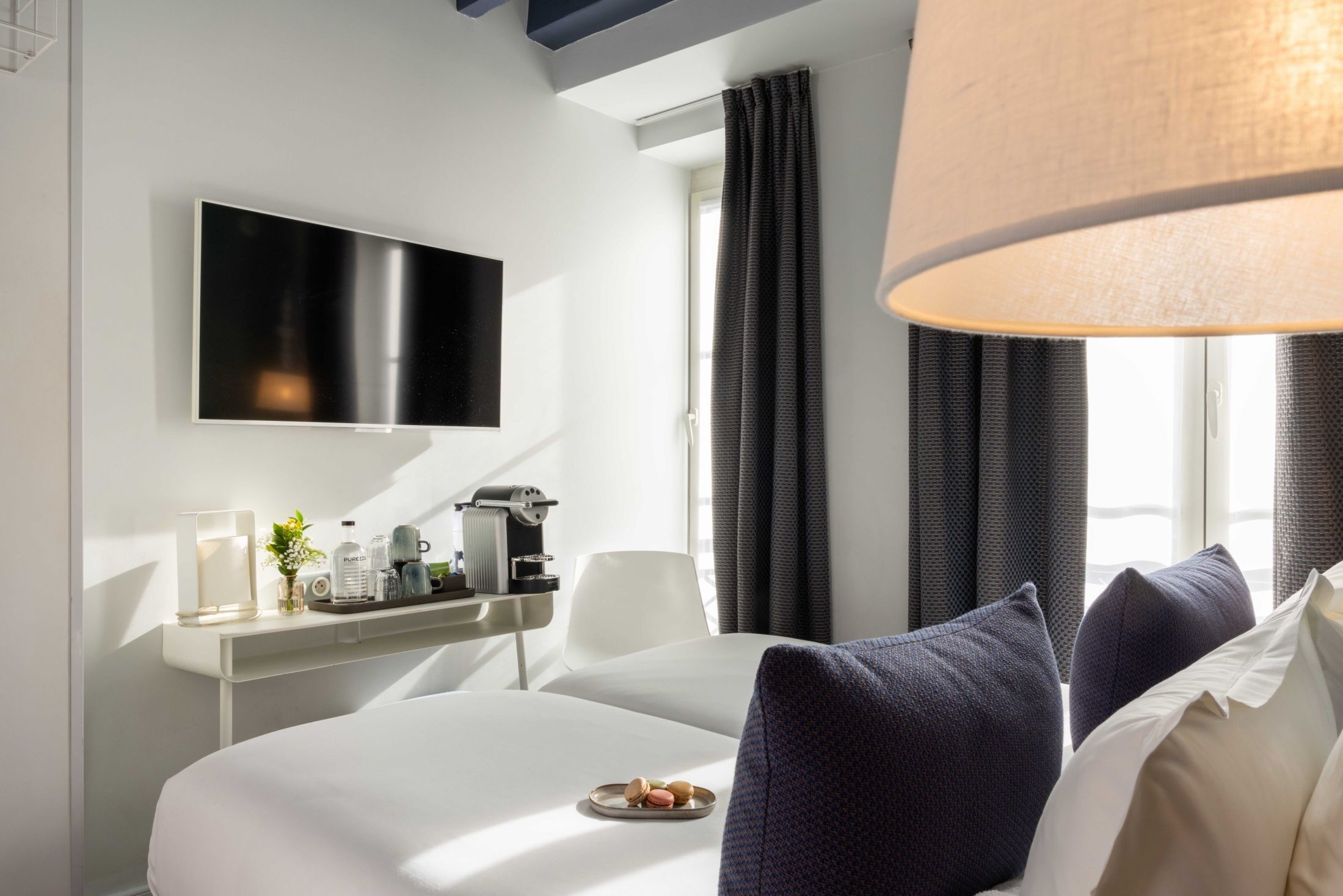 chambre triple hotel marais home 75011 75002 75004 paris republique sacre coeur view