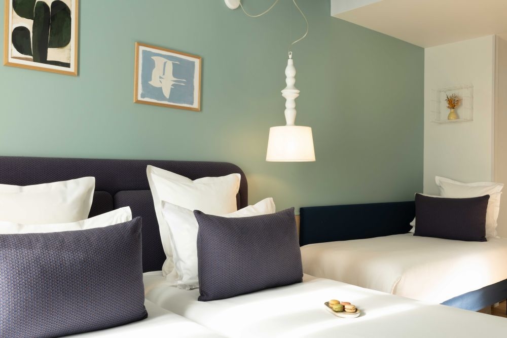 chambre triple hotel marais home 75011 75002 75004 paris republique sacre coeur view
