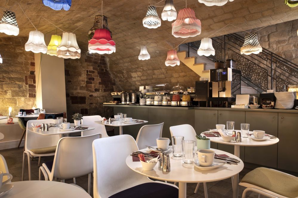 Salle de petit déjeuner - hôtel Marais Hôme 