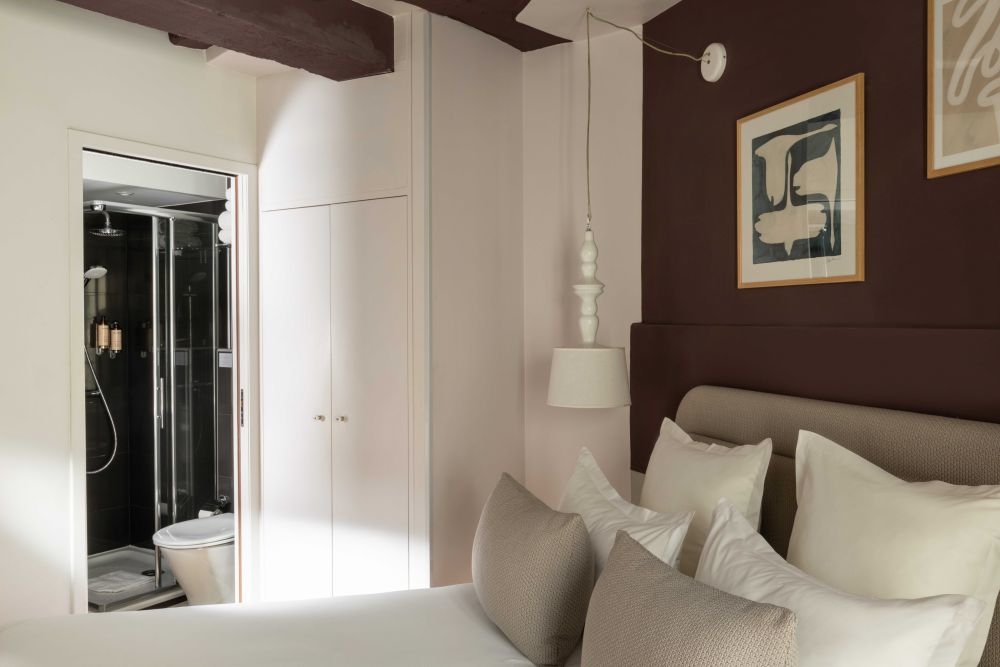chambre classique hotel marais home salle de bain 75011